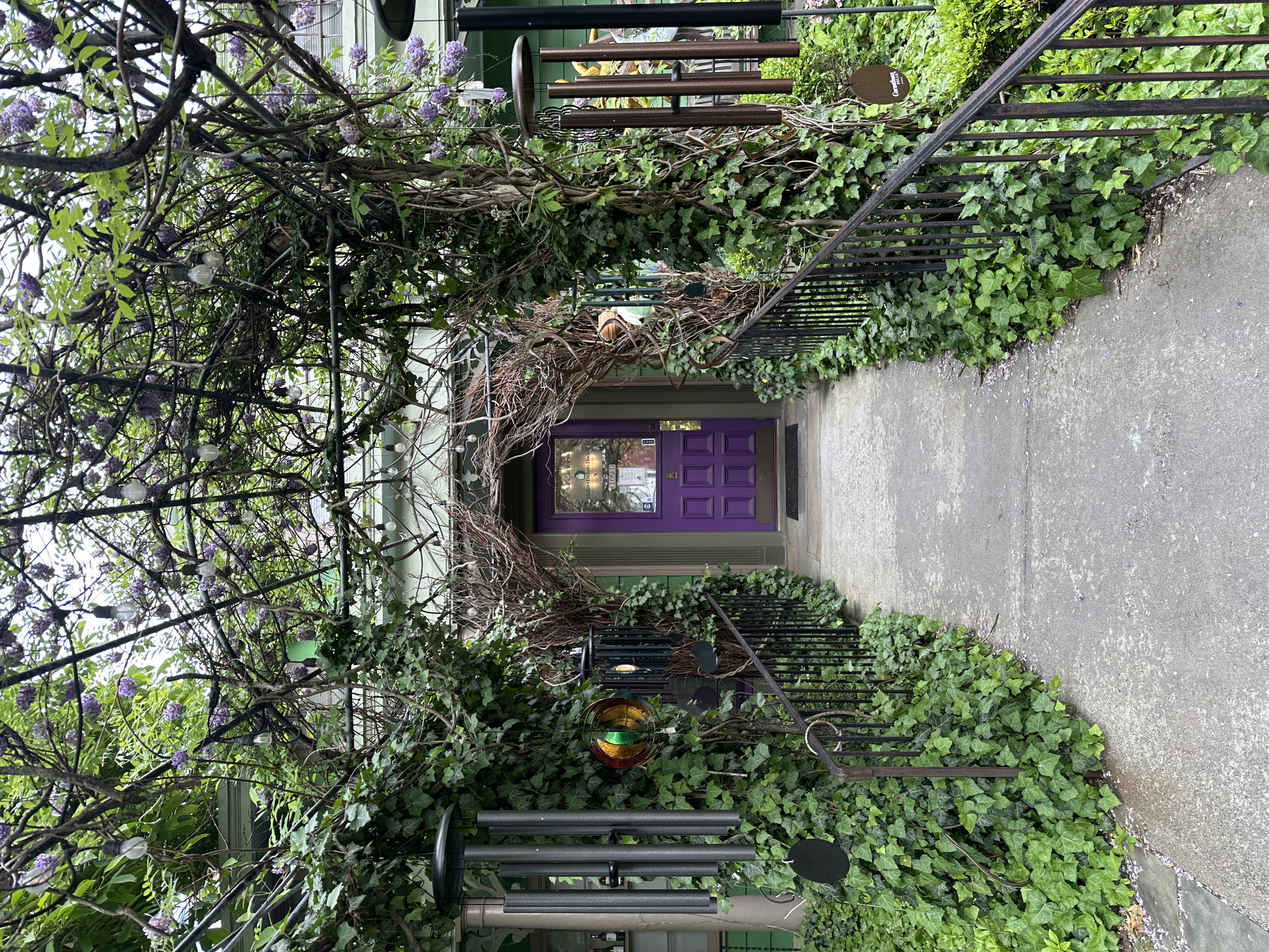 Window 03 — London, Art Deco style