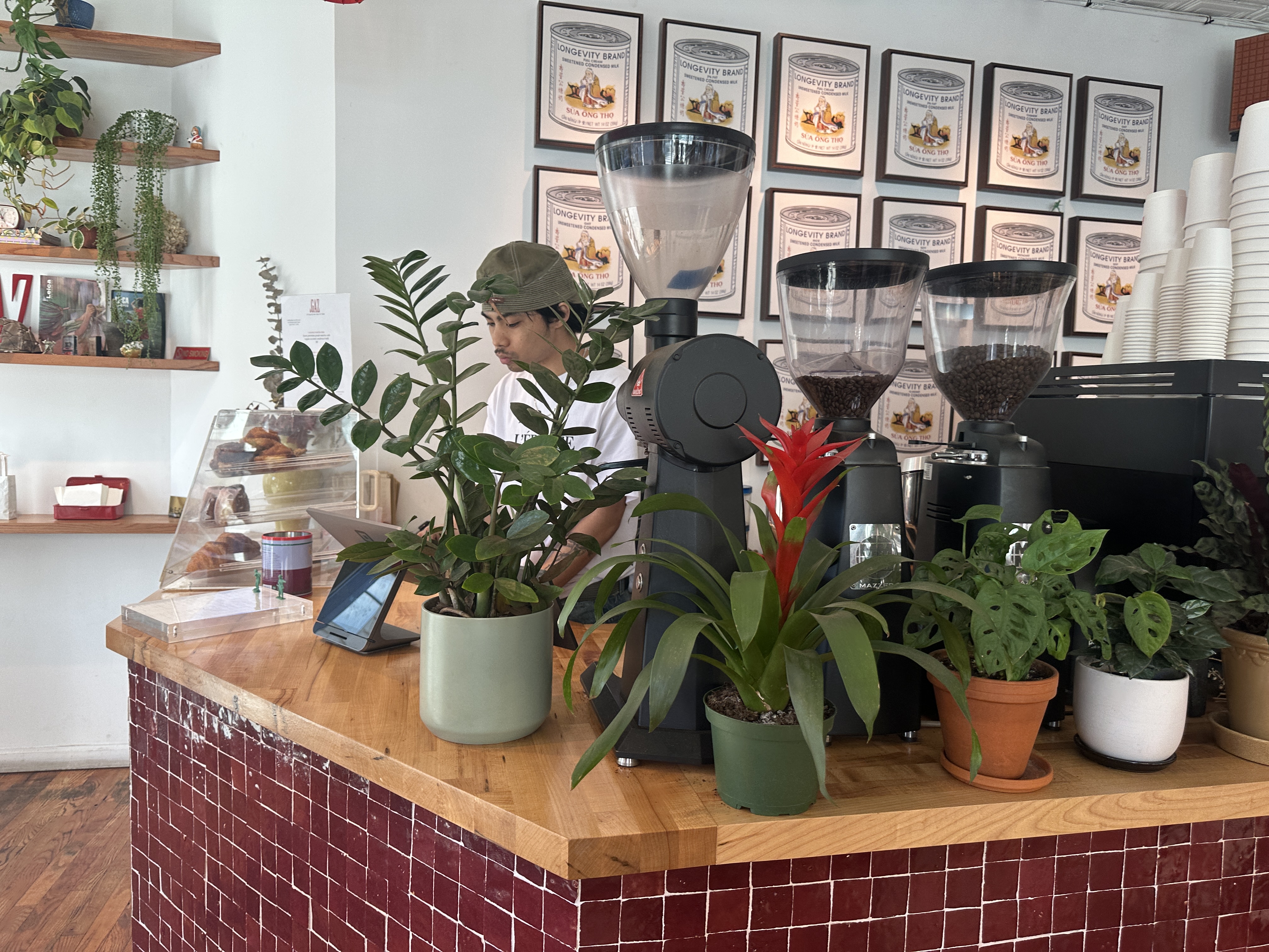 Window 03 — London, Art Deco style